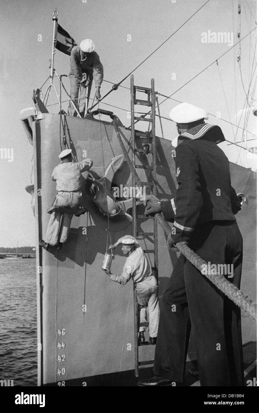 Historic fishing boat hires stock photography and images Alamy