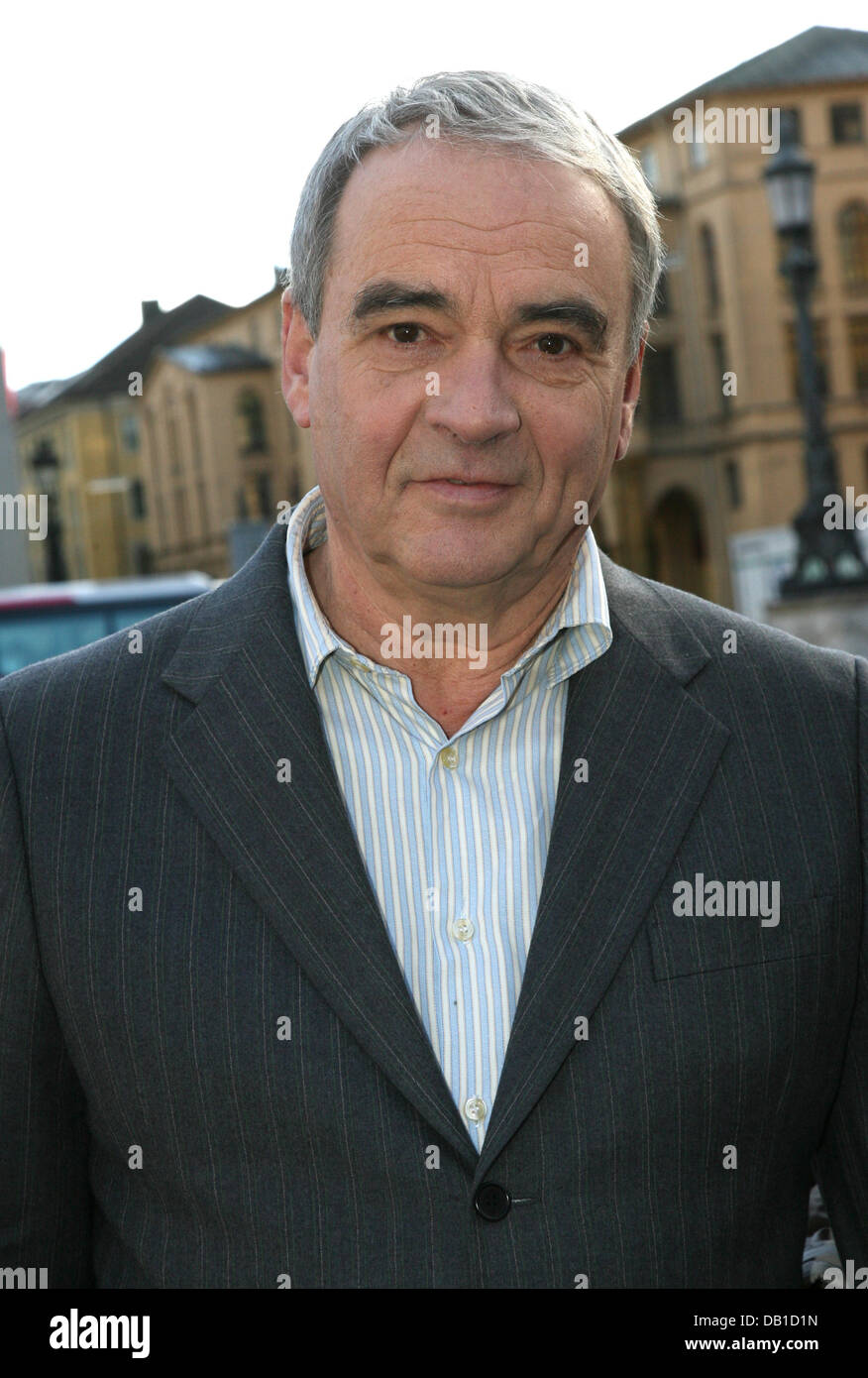 Actor Walter Kreye poses after a press conference in Munich, Germany, 10 December 2007. Rolf Schimpf will leave the crime series 'Der Alte' (lit.: 'The old one') by TV channel ZDF and will appear as inspector Leo Kress for the last time on 21 December. Kreye will succeed Schimpf as inspector Rolf Herzog. Photo: Ursula Dueren Stock Photo