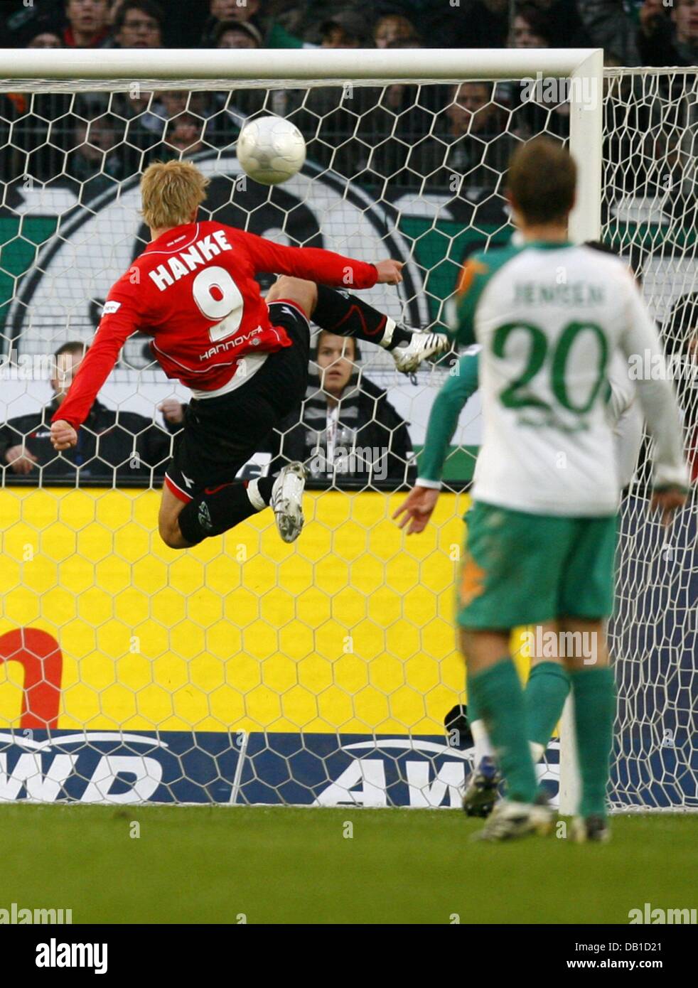 Hanover's Mike Hanke scores the 1-1 during the Bundesliga match Hanover 96 vs Werder Bremen at AWD-Arena stadium in Hanover, Germany, 08 December 2007. Hanover defeated Bremen 4-3. Photo: Jochen Luebke Stock Photo