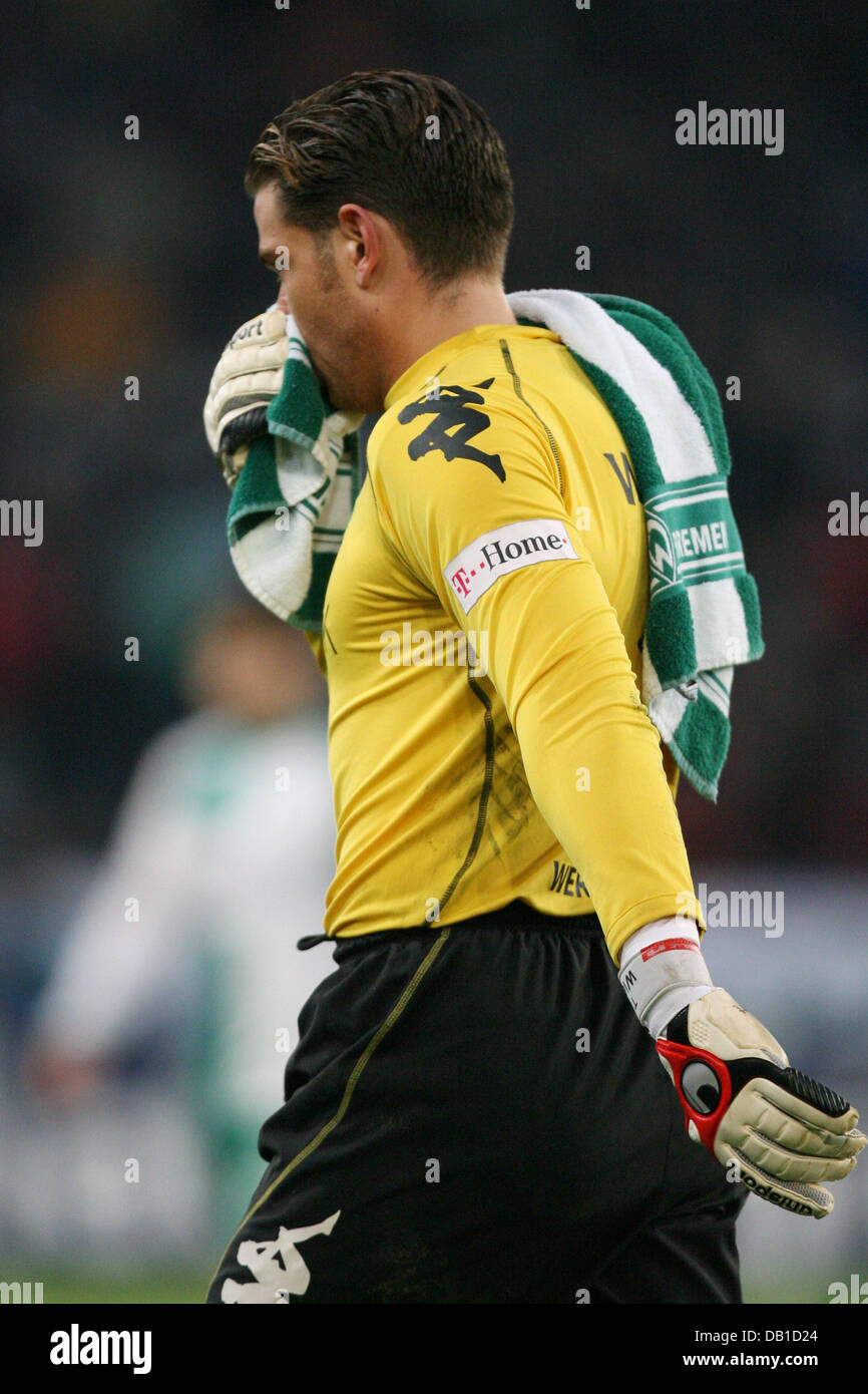 Goalkeeper Tim Wiese of Bremen is disappointed after the Bundesliga match Hanover 96 vs Werder Bremen at AWD-Arena stadium in Hanover, Germany, 08 December 2007. Hanover defeated Bremen 4-3. Photo: Friso Gentsch Stock Photo