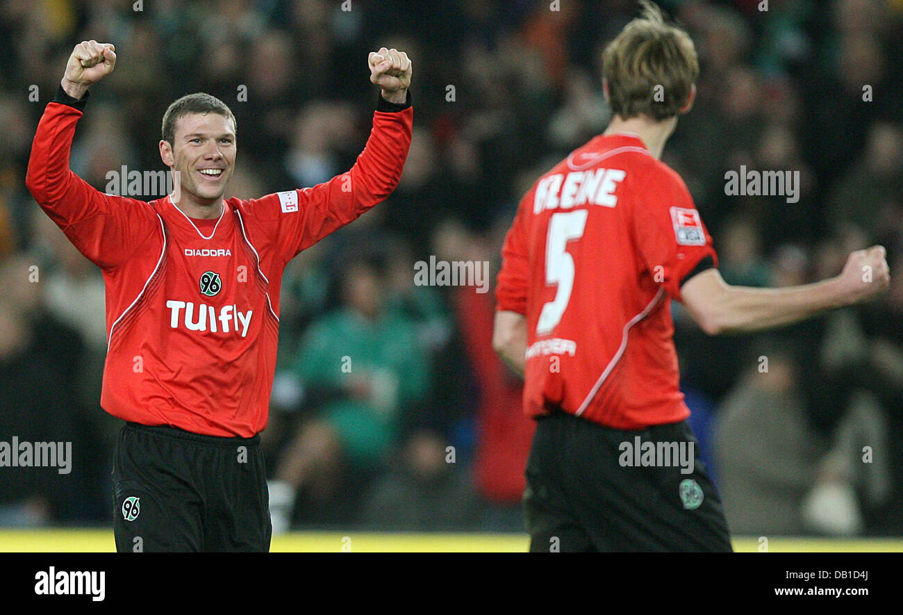 Vinicius (L) and Thomas Kleine of Hanover celebrate the victory after the Bundesliga match Hanover 96 vs Werder Bremen at AWD-Arena stadium in Hanover, Germany, 08 December 2007. Hanover defeated Bremen 4-3. Photo: Friso Gentsch Stock Photo
