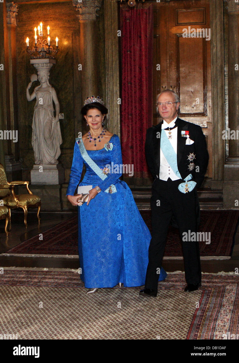 queen-silvia-and-king-carl-gustav-arrive-for-the-gala-dinner-held-DB1DAF.jpg