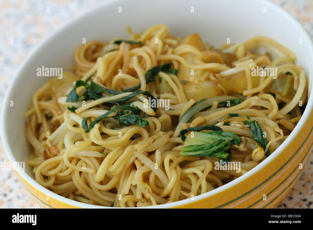 Chinese noodles with beansprouts and paksoy Stock Photo Alamy