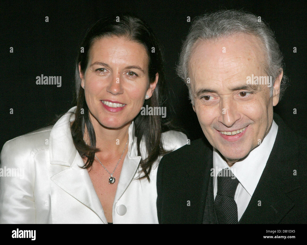 Spanish star tenor Jose Carreras (R) and his wife Jutta Jaeger smile at the aftershow party to the '13th Jose Carreras Gala' in Leipzig, Germany, 13 December 2007. Mr. Carreras raised a record of over 6.5 million euro donations during his three-hours charity show in favour of people suffering from leukaemia. The show featuring more than 200 musicians, singers and dancers - more tha Stock Photo