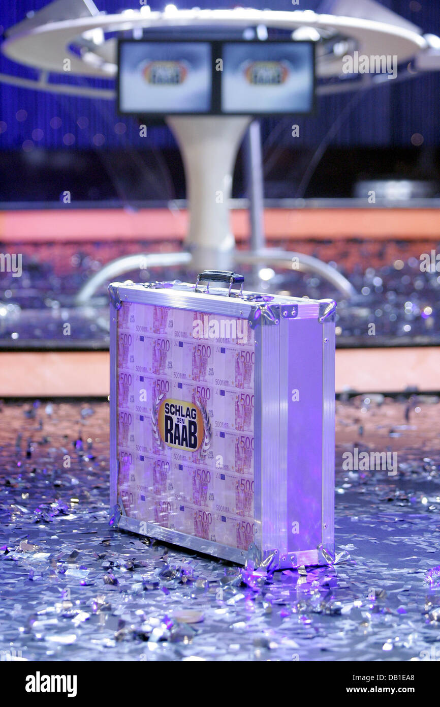 The case with the prize money pictured at German TV show 'Schlag den Raab' (Beat the Raab) in Cologne, Germany, 15 December 2007. In the show, a contestant challenges German TV show host Stefan Raab in various absurd games. Again, Raab won, the next show will feature a jackpot of 1.5 million euro. Photo: Joerg Carstensen Stock Photo