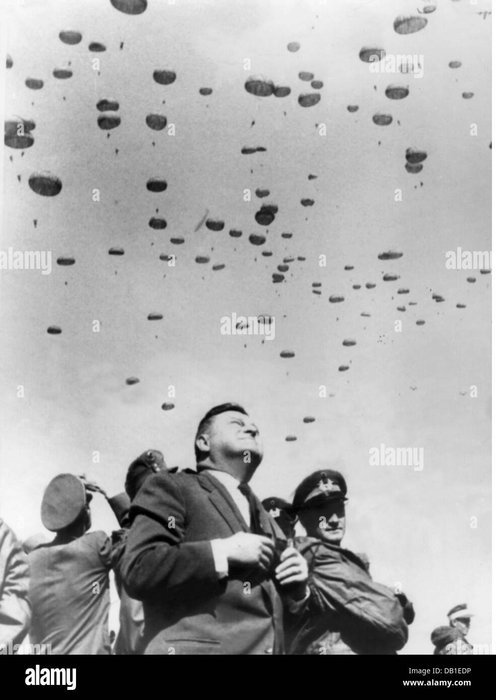 German paratroopers High Resolution Stock Photography and Images Alamy