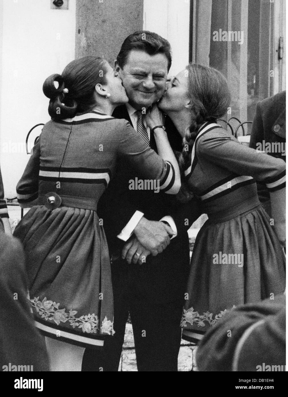 Strauss, Franz Josef, 6.9.1915 - 3.10.1988, German politician (CSU), Federal Minister of Finance 1.12.1966 - 21.10.1969, with  models with the Olympia Dirndl, designed by fashion designer Heinz Oestergaard, June 1969, Stock Photo