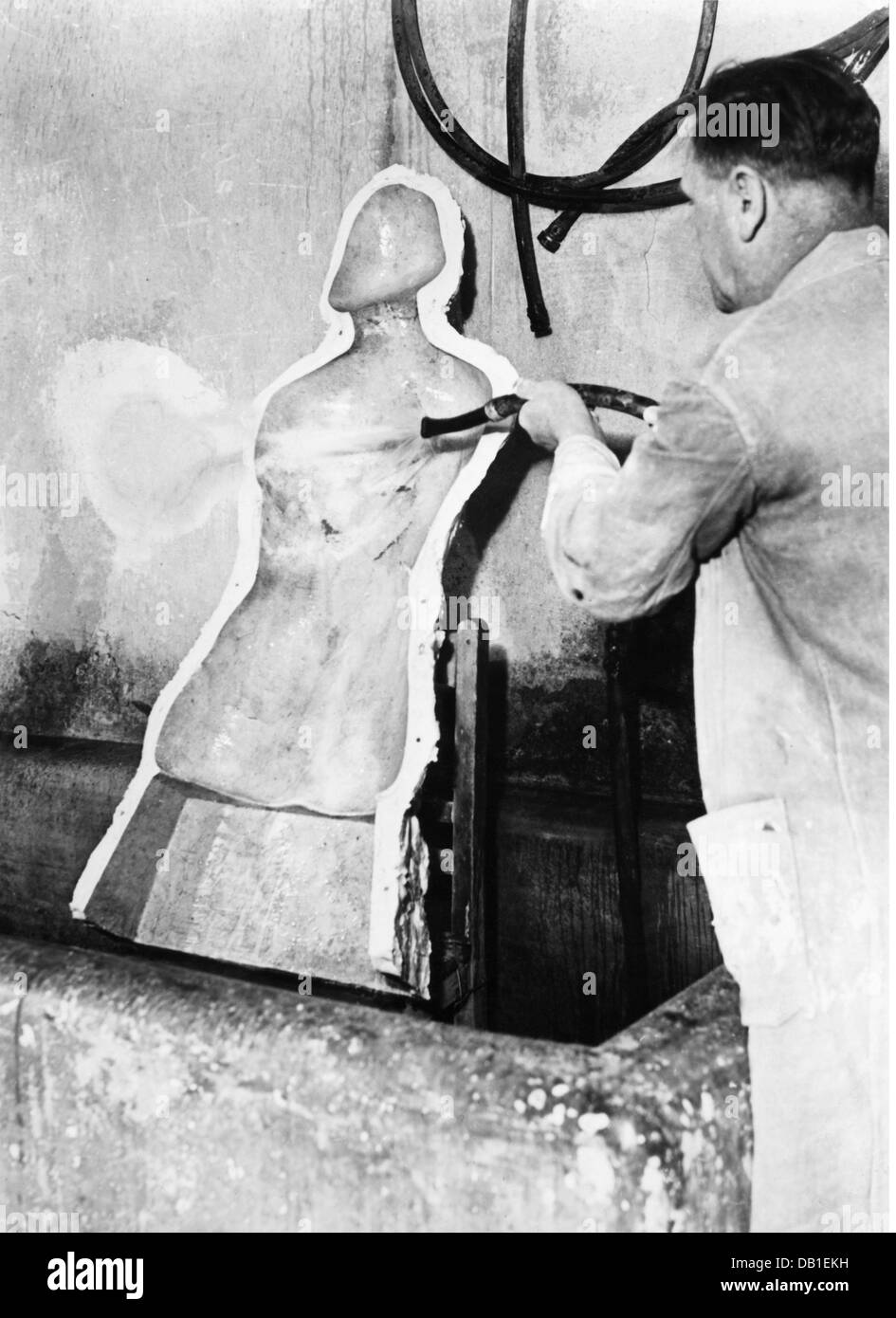 handicraft, handicrafts, sculptor, preparing a casting mould, 1930s, Additional-Rights-Clearences-Not Available Stock Photo
