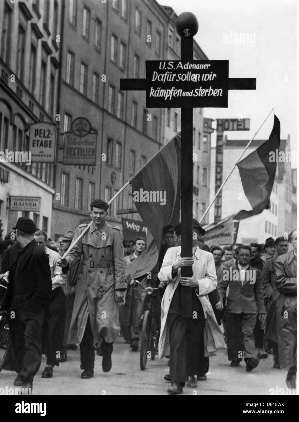 demonstrations, Germany, manifestation of the German federation of trade unions for the operational co-determination, communist protesters, Munich, Germany, 26.5.1952, Additional-Rights-Clearences-Not Available Stock Photo