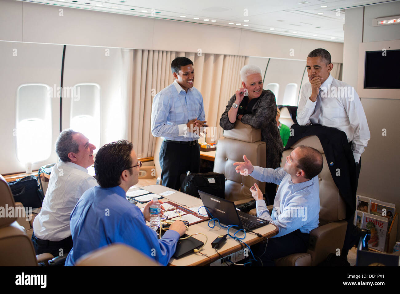 US President Barack Obama talks with senior advisors aboard Air Force ...