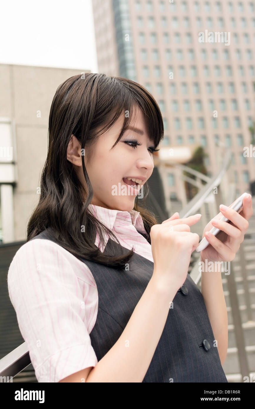 Asian businesswoman on smartphone hi-res stock photography and images ...