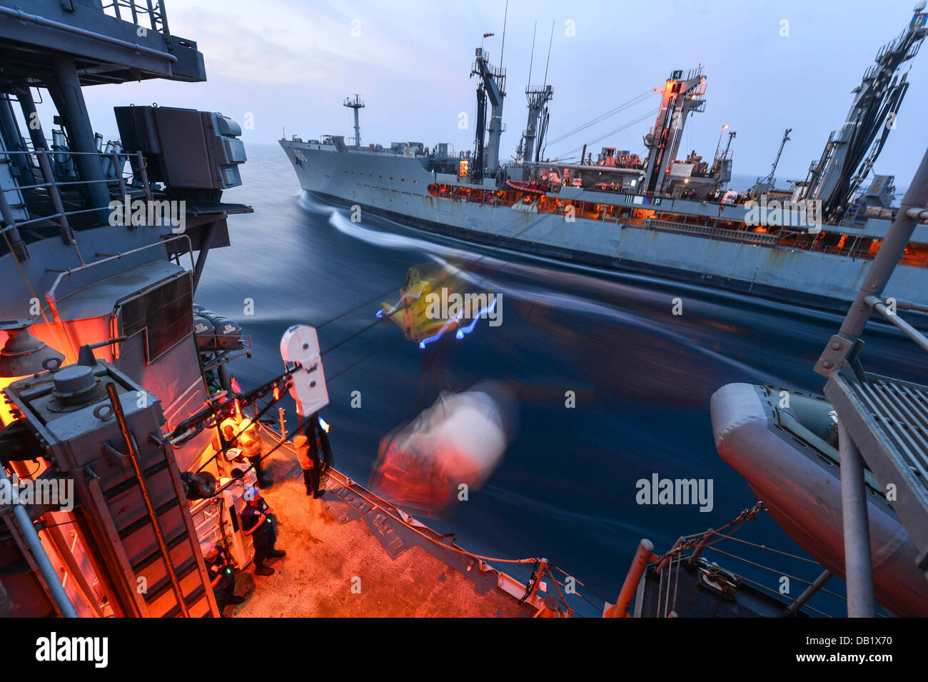 The guided-missile cruiser USS Monterey (CG 61) conducts a replenishment-at-sea with the Military Sealift Command fleet repleni Stock Photo