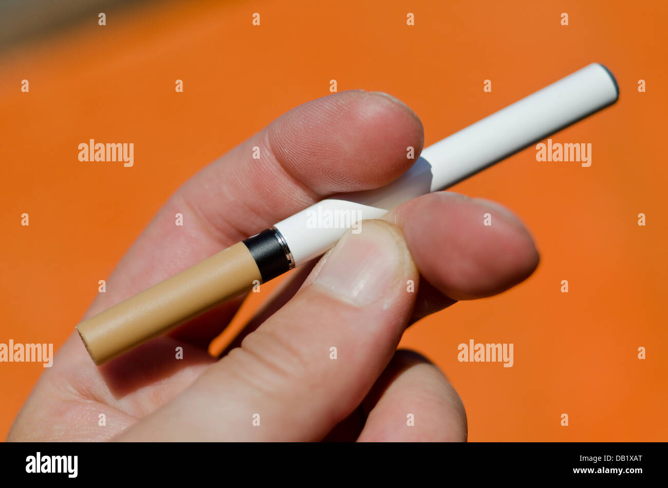 elfbar nachfüll pod läuft aus E cig e cigarette hi-res stock photography and images