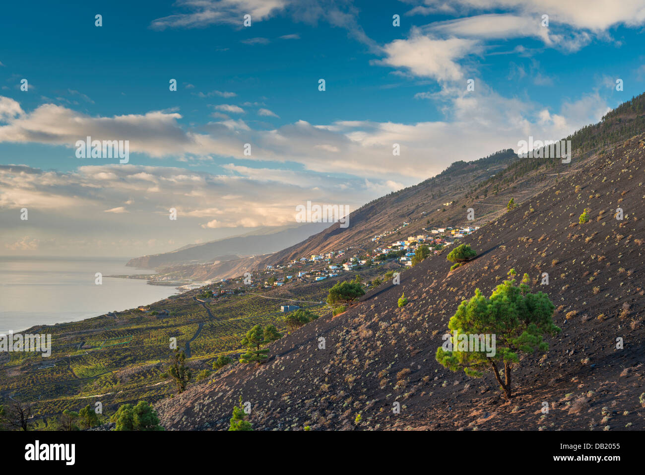 The south-western coast of La Palma, Canary Islands, with its volcanoes, vineyards and the village of Las Indias Stock Photo