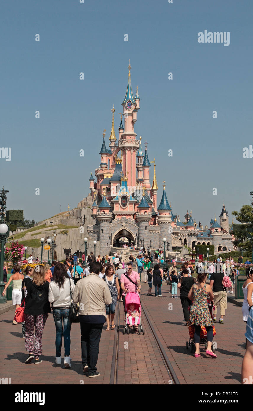 Disneyland Paris Street View View Down Main Street Towards Le Château De La Belle Au Bois Dormant In Disneyland  Paris, Marne-La-Vallée, Near Paris, France Stock Photo - Alamy