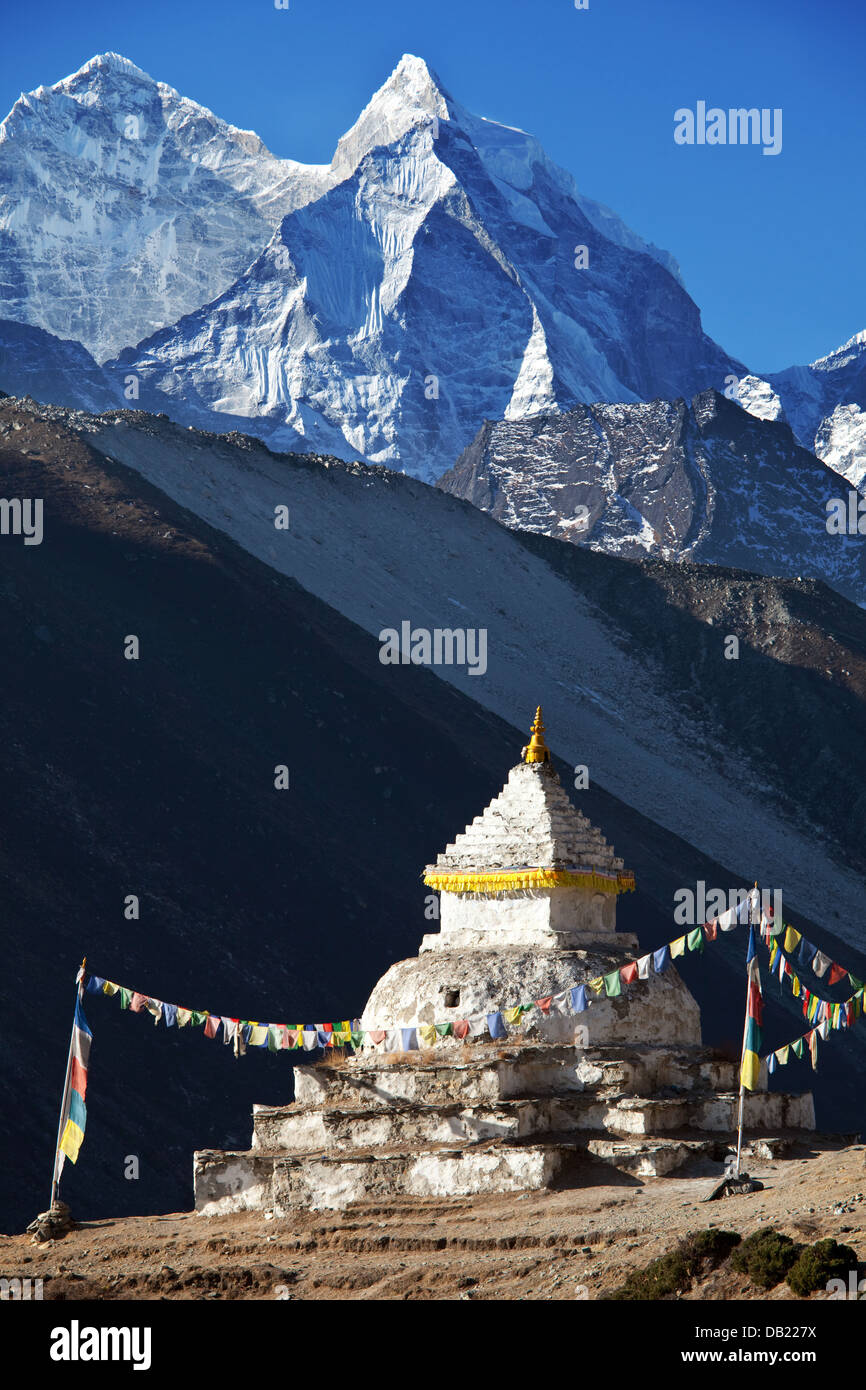 Stupa in Himalaya Stock Photo - Alamy