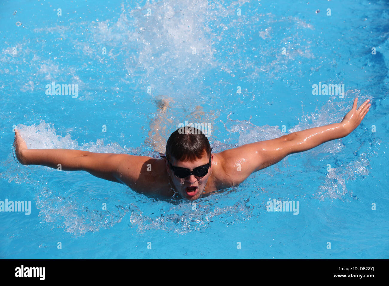 Swimmer front crawl hi-res stock photography and images - Alamy