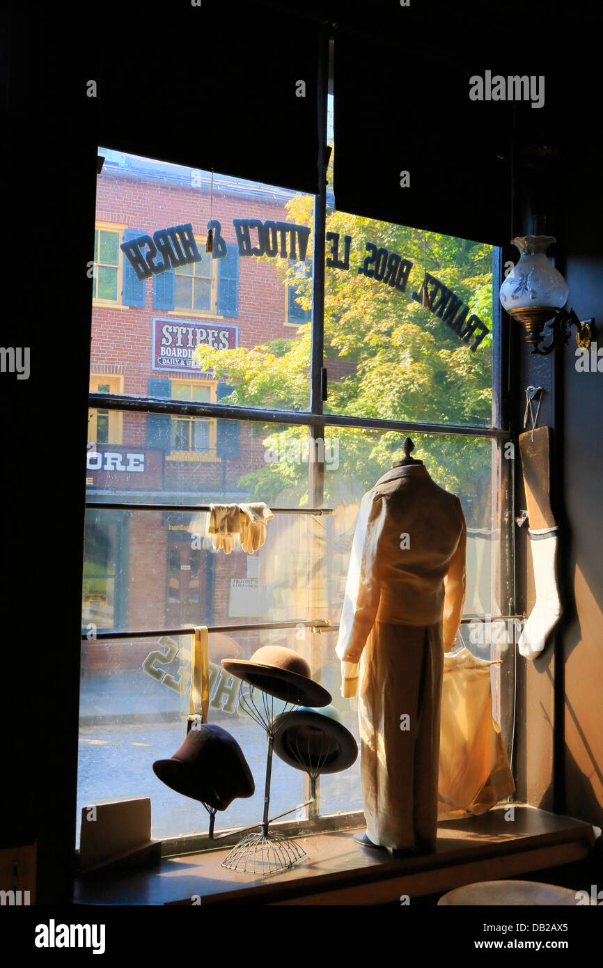 Civil war clothing hires stock photography and images Alamy