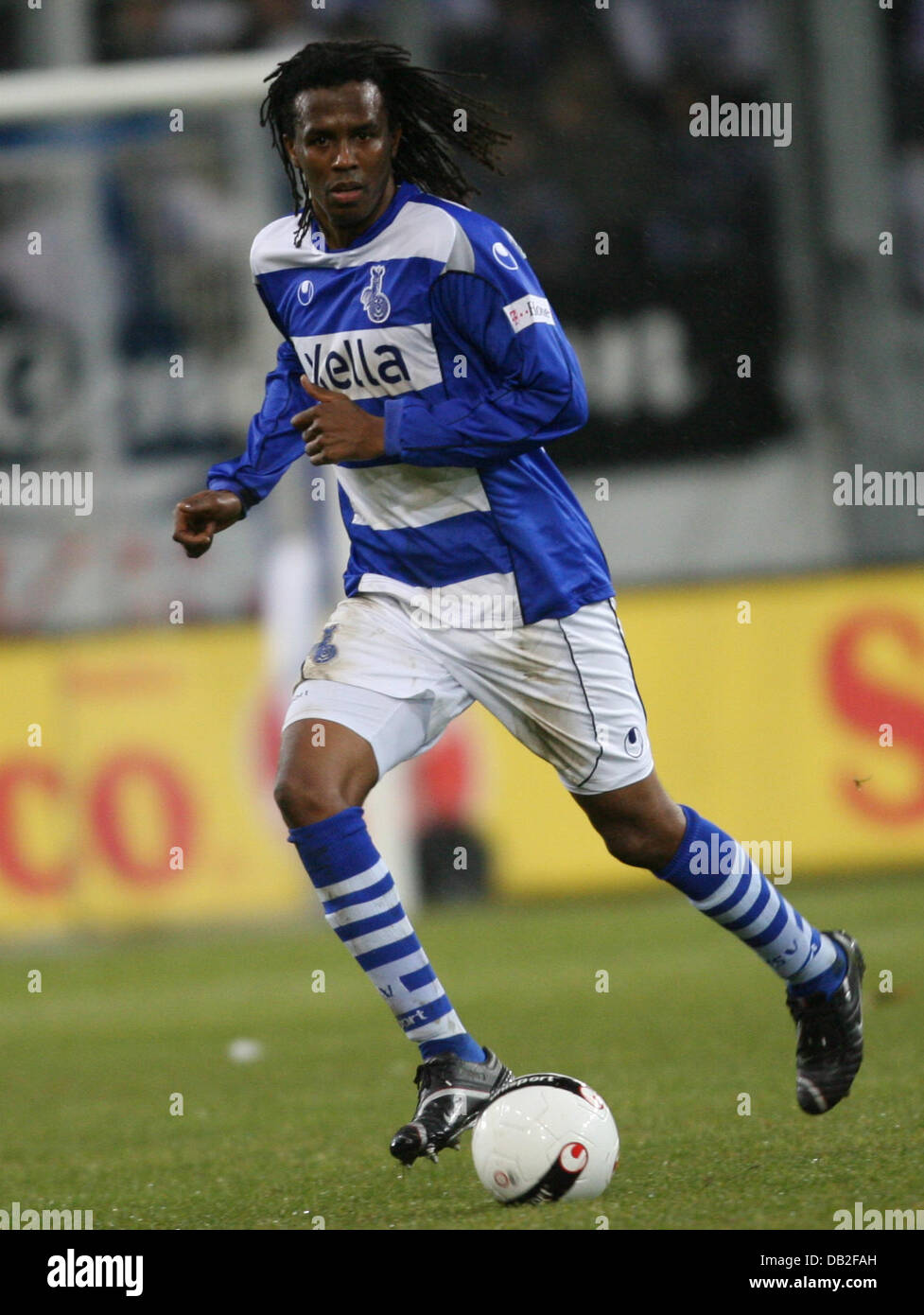 Roque Junior of Duisburg is on the ball during the Bundesliga match MSV  Duisburg v 1.FC Nuremberg at MSV Arena stadium of Duisburg, Germany, 02  December 2007. Diosburg won the match 1-0.