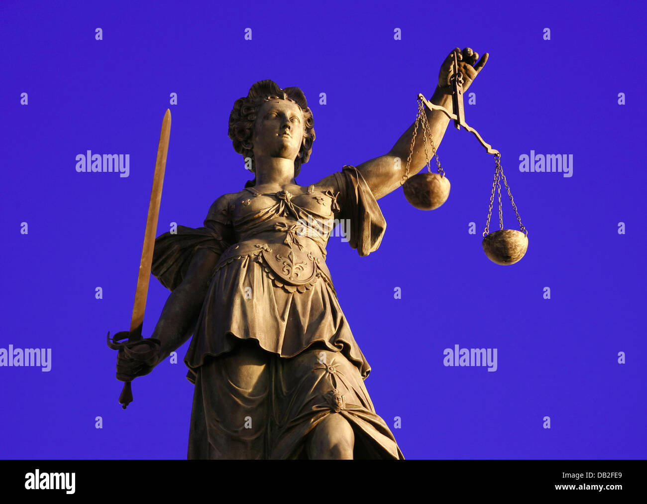 Justice 7. Скульптура правосудие. Юстиция статуя. Фемида статуя. Юстиция Римская богиня.