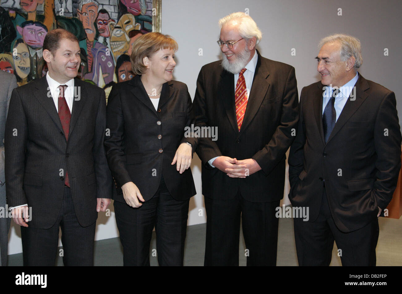 German Labour Minister Olaf Scholz (L-R), German Chancellor Angela Merkel , the Director-General of the Intermational Labour Organisation (ILO) Juan Somavia, and the new Managing Director of the International Monetary Fund (IMF) Dominique Strauss-Kahn talk prior to a meeting at the Chancellery in Berlin, 19 December 2007. Political and economic leader met in Berlin to discuss the b Stock Photo