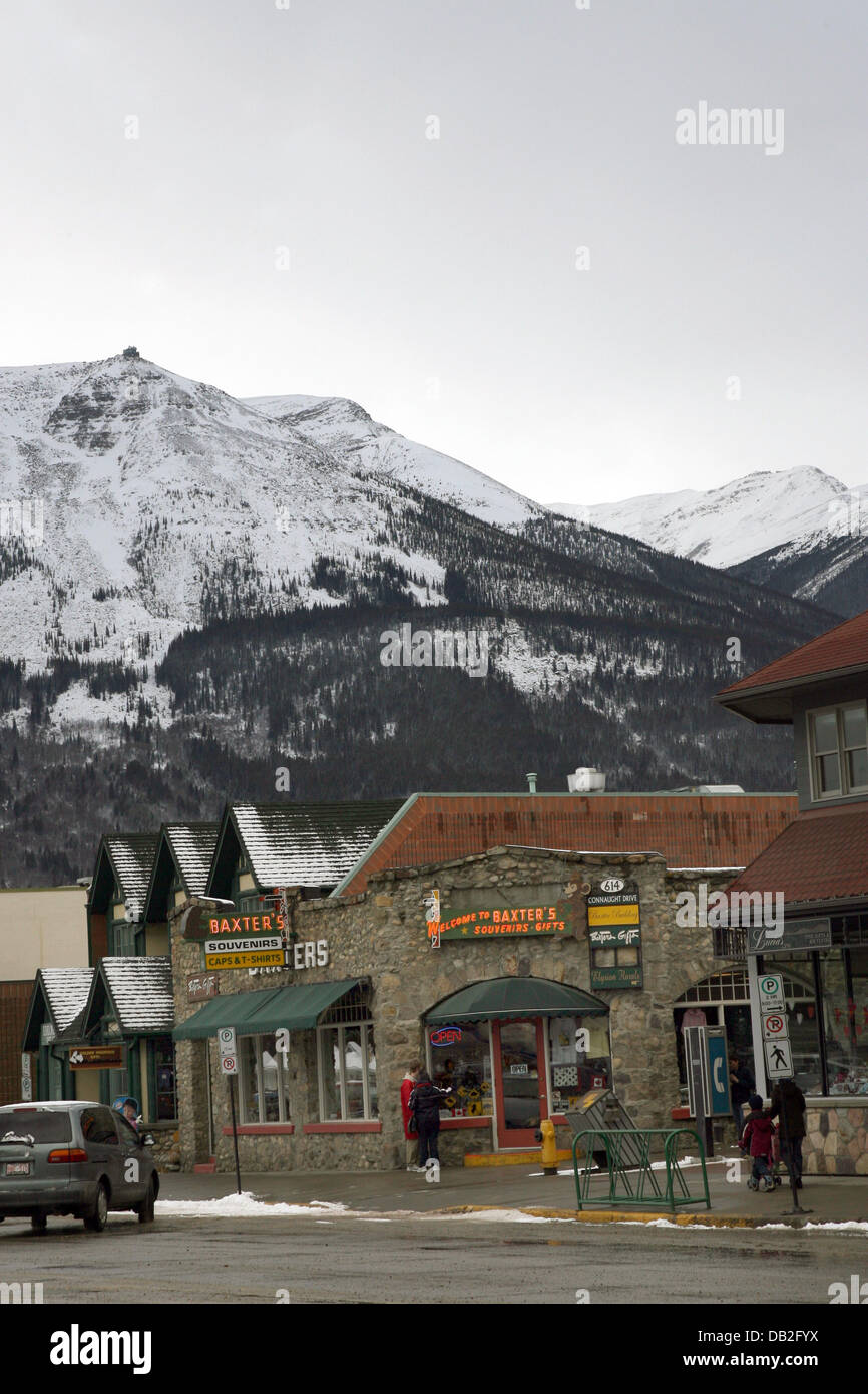 The picture shows a street with houses and shops in Jaspers in the