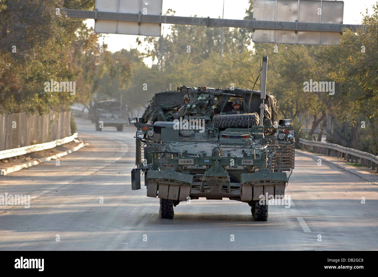 An AM1133 Stryker Engineer Squad Vehicle of the US 3rd Stryker Brigade Combat Team patrols the 'Irish' road in Bagdad, Iraq, March 2007. The Road connects the 'International Zone' with the Bagdad International Airport. It has been the stage of many attacks on the US troops. Photo: Carl Schulze Stock Photo