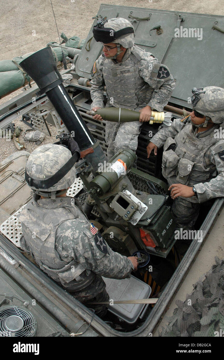 an-mortar-team-of-the-us-3rd-stryker-brigade-awaits-orders-in-bagdad-DB2GCA.jpg