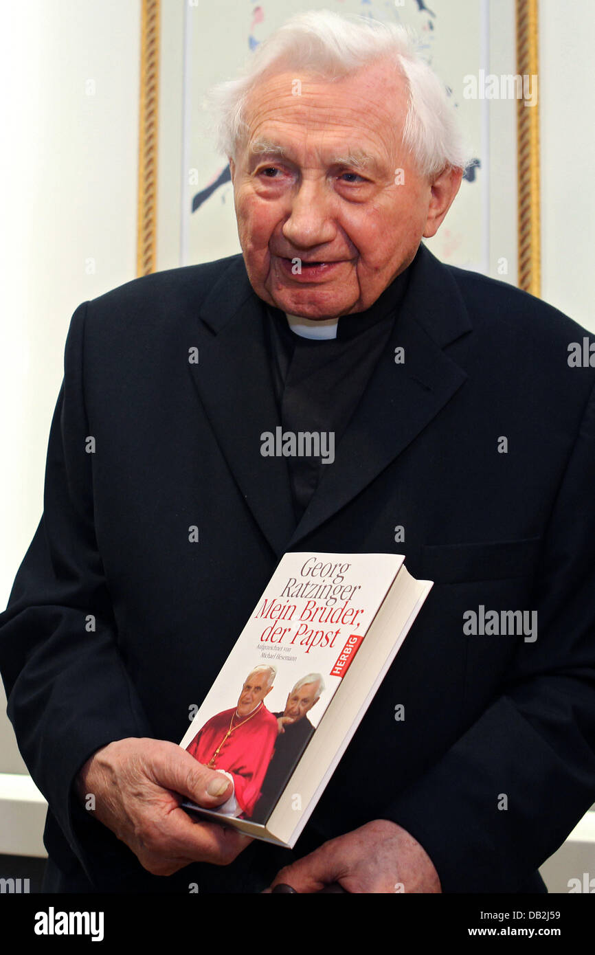 The brother of Pope Benedikt XVI., Georg Ratzinger, presents his book ...