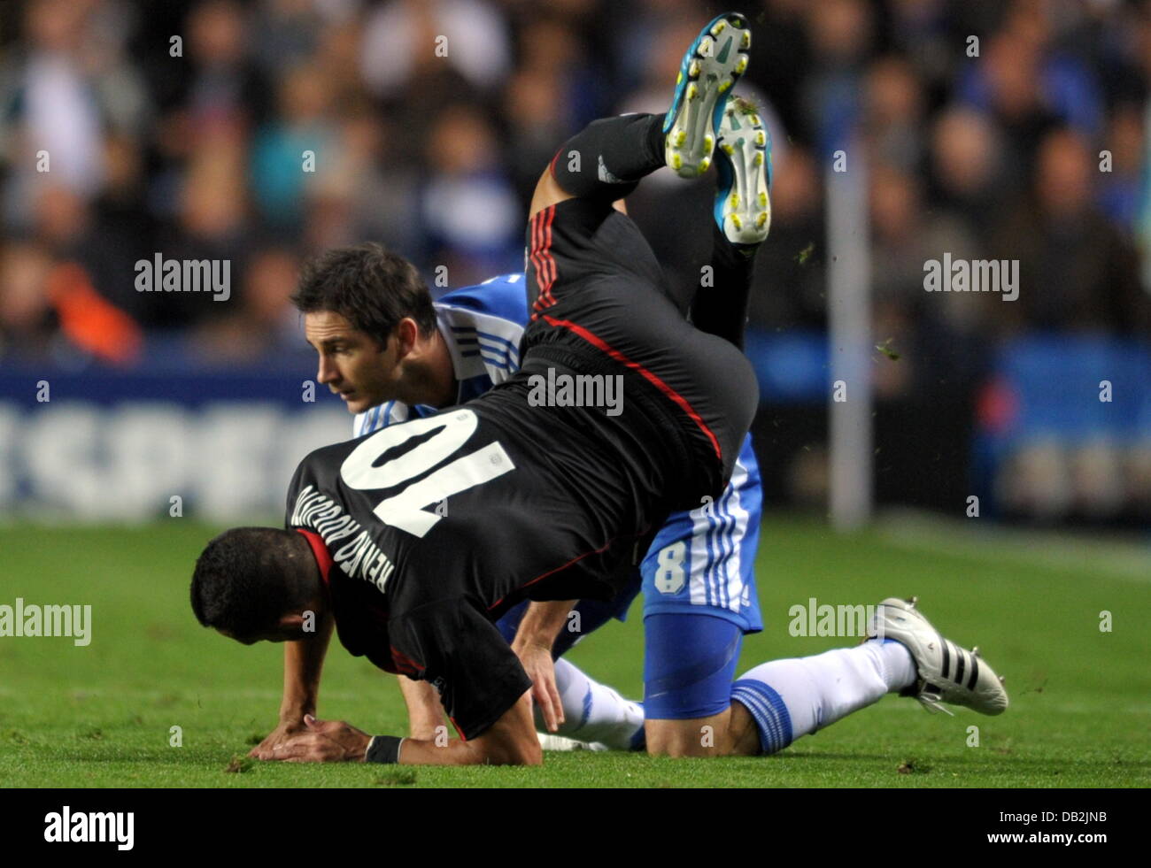 Chelsea's Frank Lampard (back) and Renato Augusto of Leverkusen vie for the ball during the Champions League group E soccer match between Chelsea FC and Bayer Leverkusen at Stamford Bridge stadium in London, Great Britain, 13 September 2011. Photo: Federico Gambarini dpa Stock Photo
