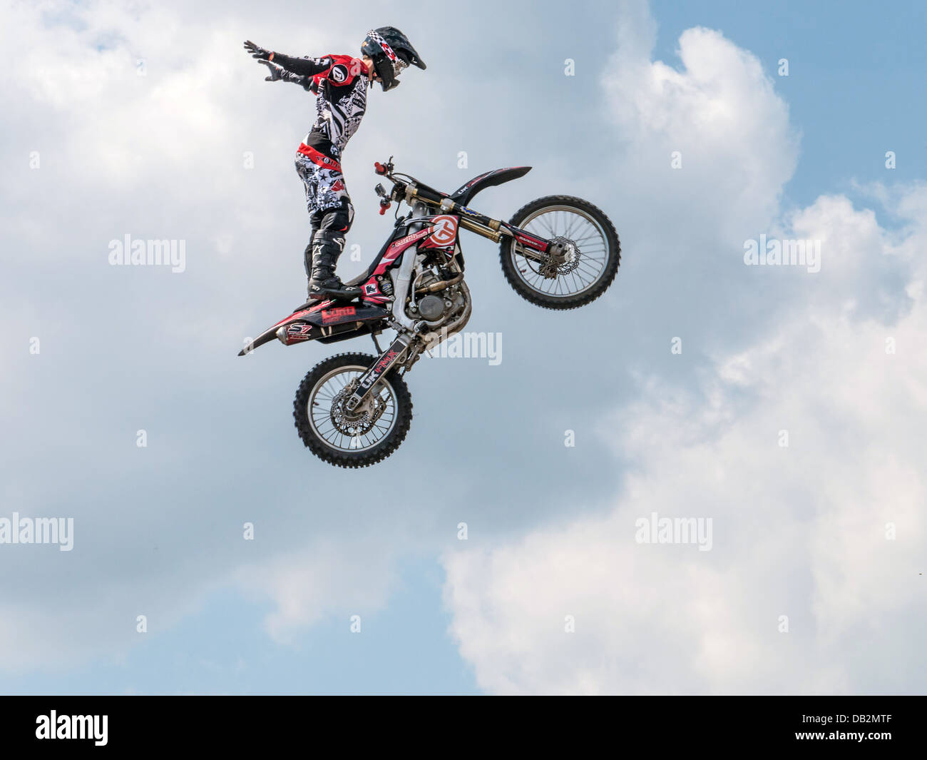 Le côté miroir et d'un guidon moto brillant Photo Stock - Alamy