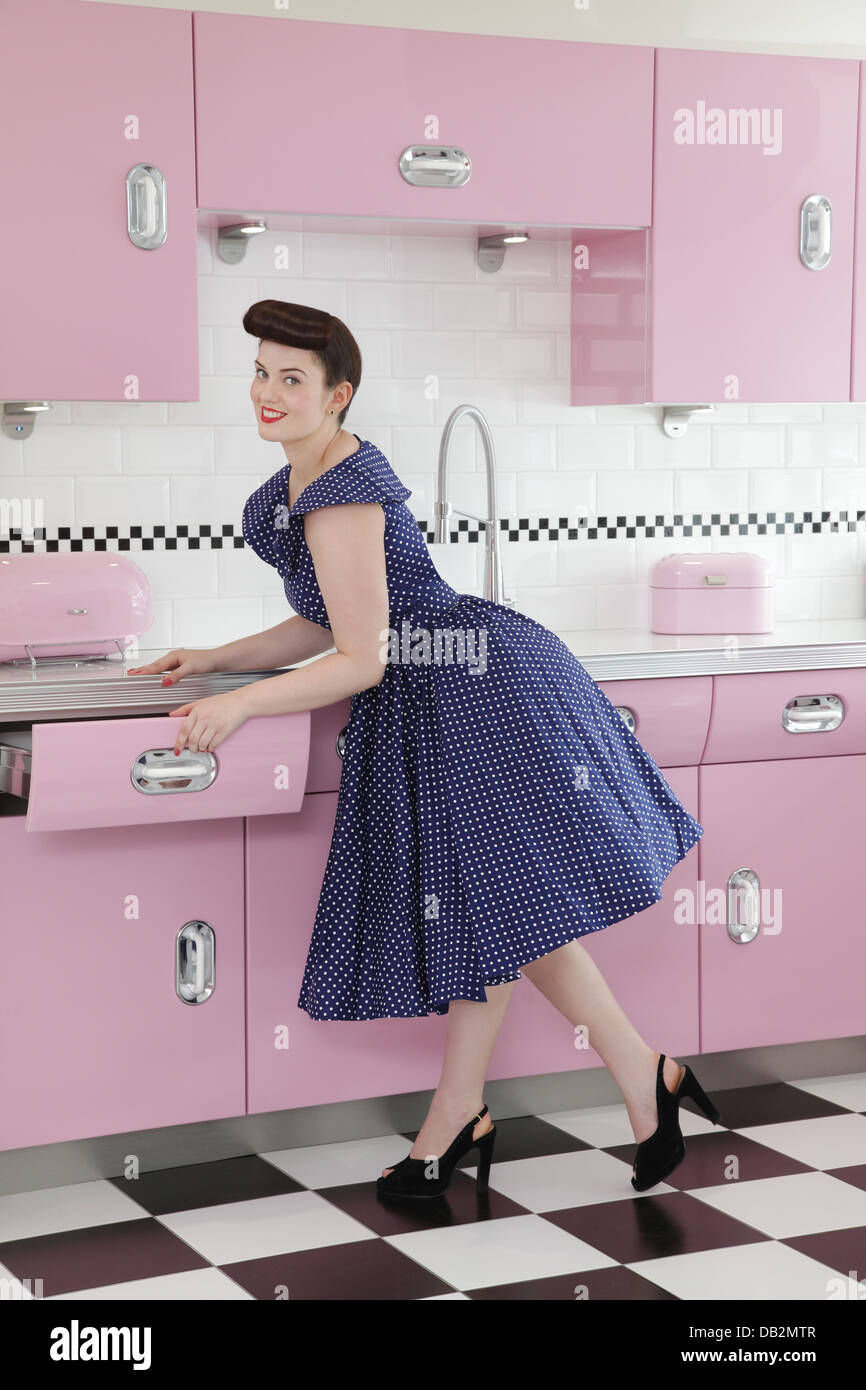 retro housewife dress Bombshell Housewife Dress: Vintage 50s Glamour