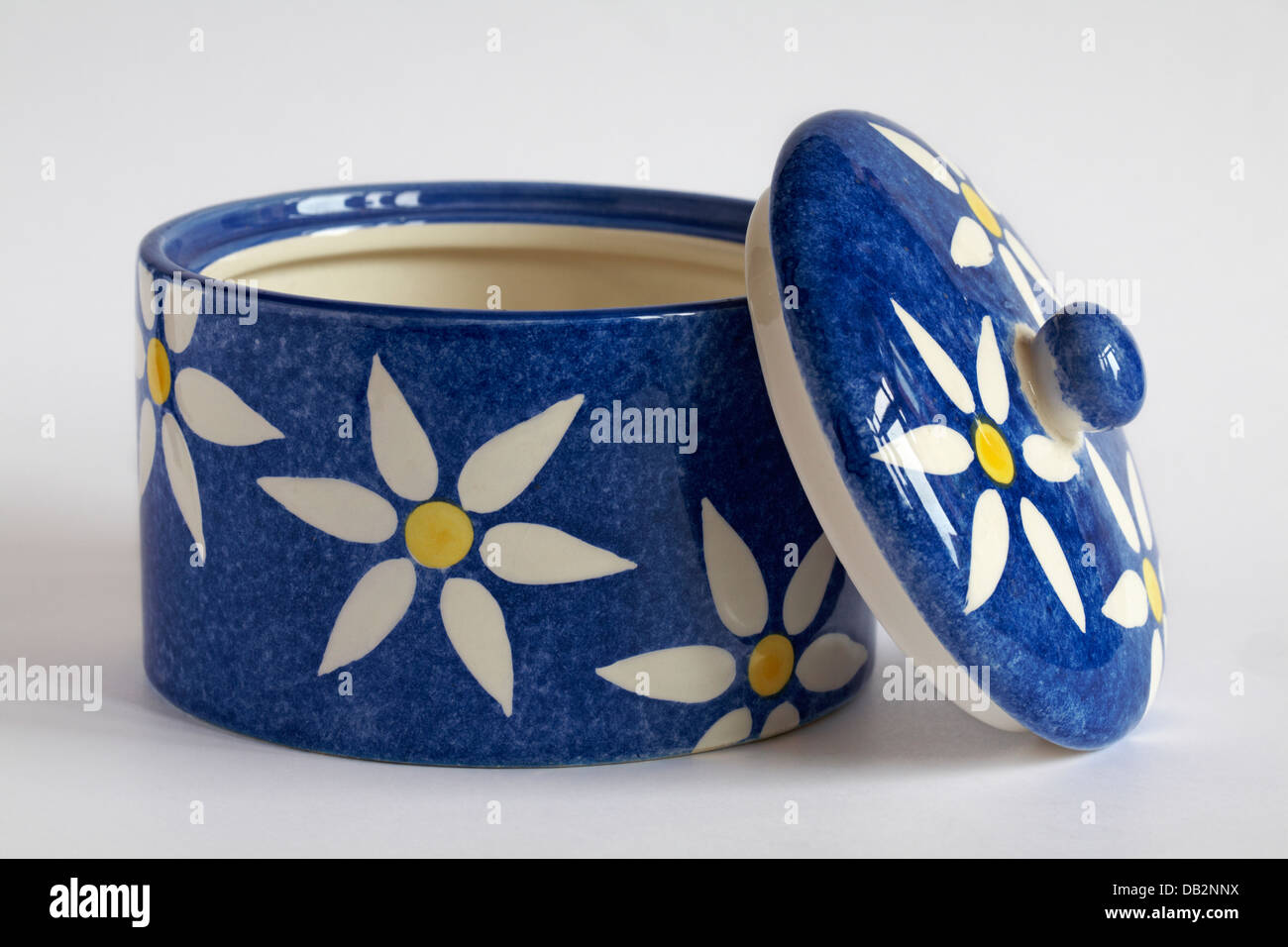 Ceramic pot with lid hires stock photography and images Alamy