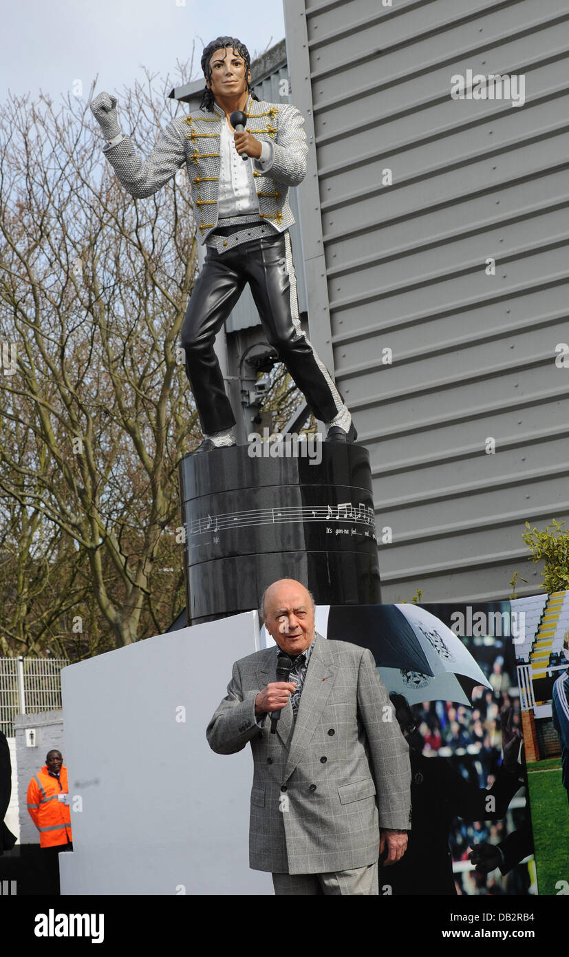 Mohamed Al Fayed Unveiling Of Michael Jackson S Statue At Fulham S