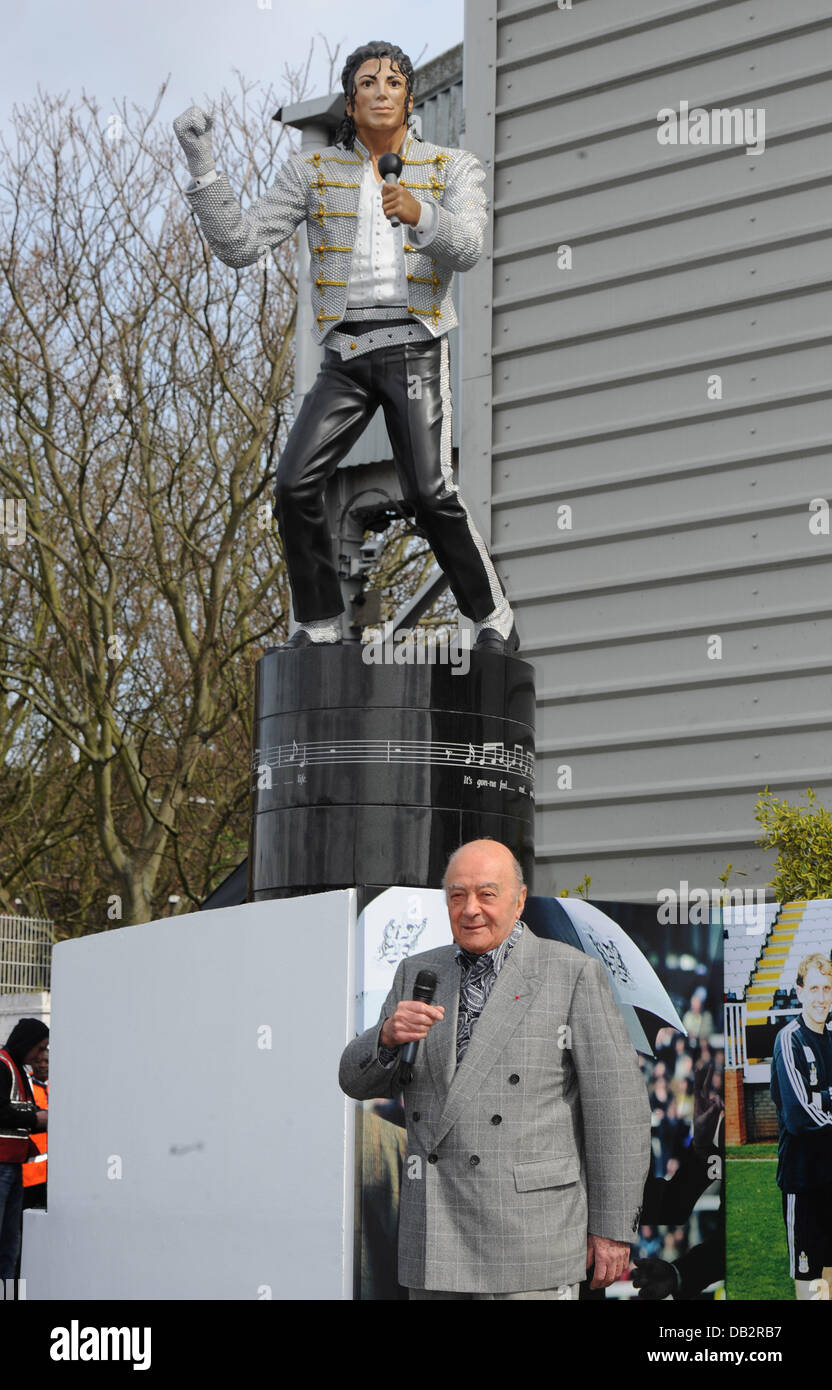 Mohamed Al Fayed Unveiling Of Michael Jackson S Statue At Fulham S