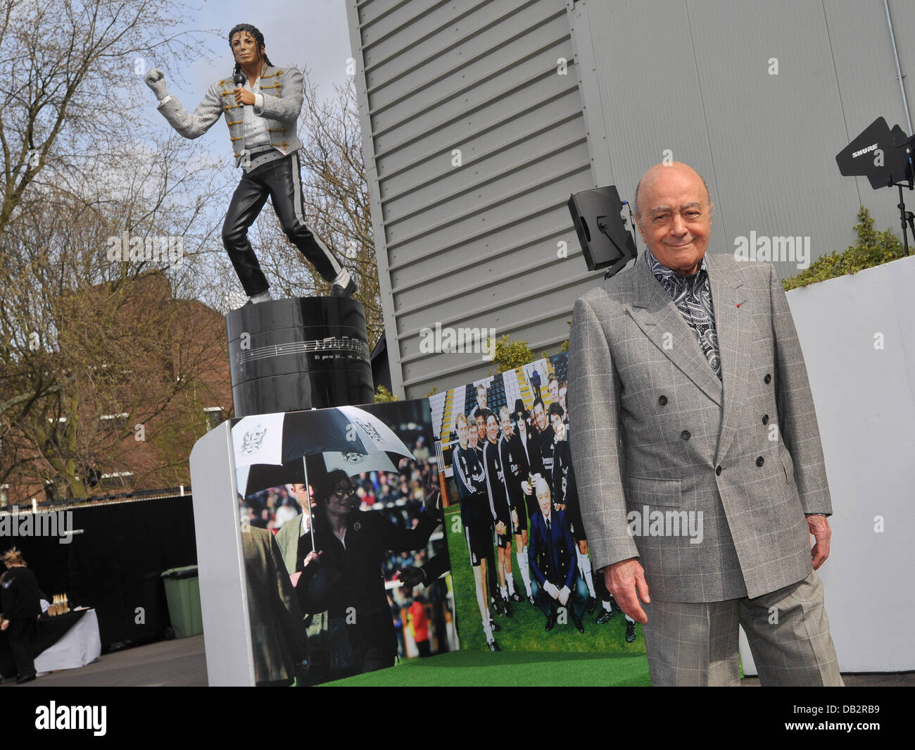 Mohamed Al Fayed Unveiling Of Michael Jackson S Statue At Fulham S