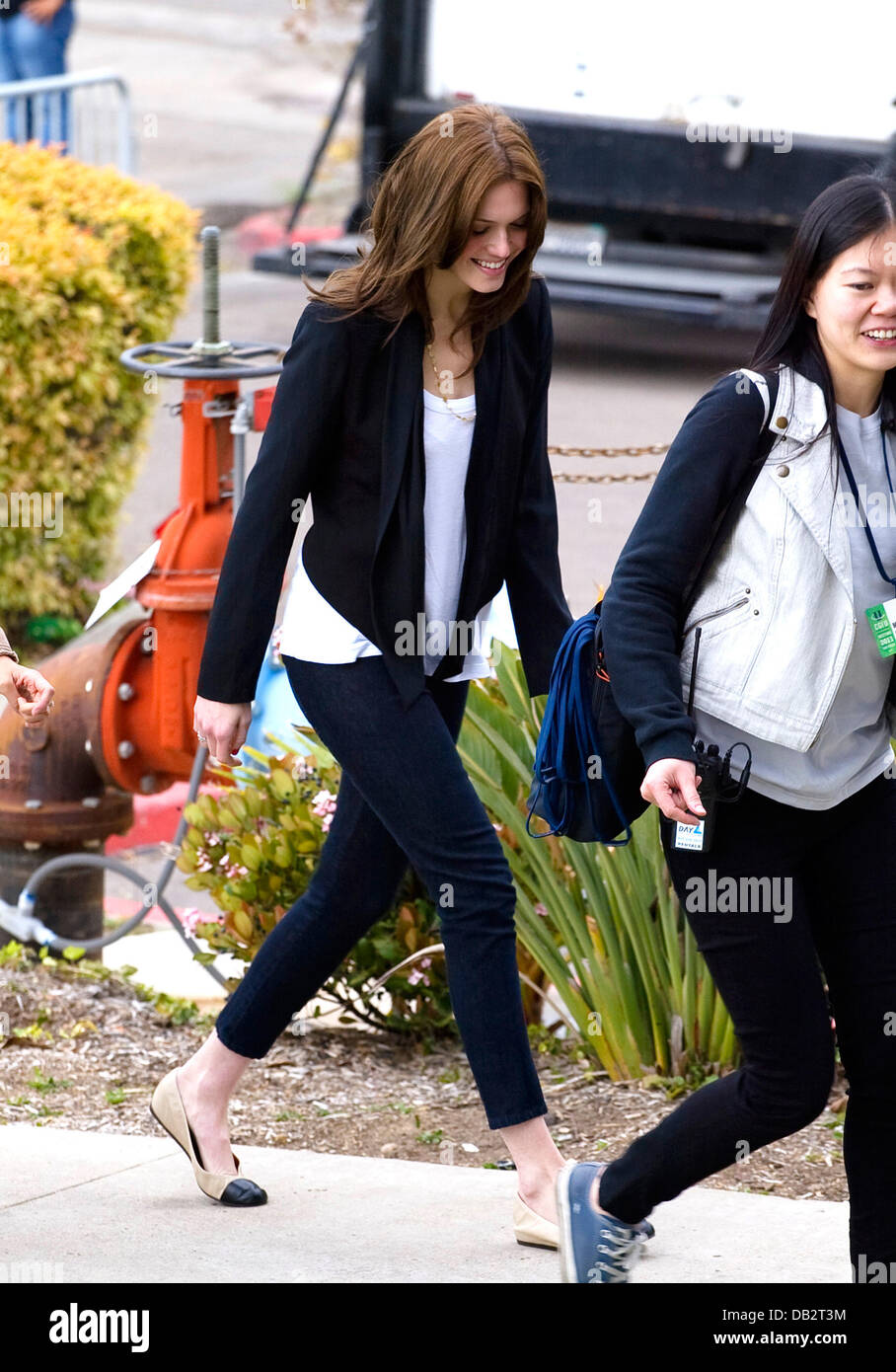 Mandy Moore volunteering at the San Diego food bank San Diego