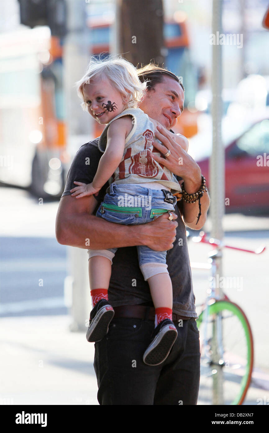 Gavin Rossdale and Zuma Rossdale outside a Japanese restaurant where