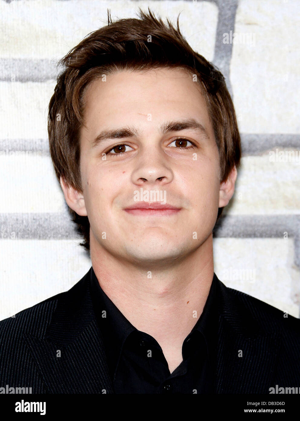 Johnny Simmons Nude