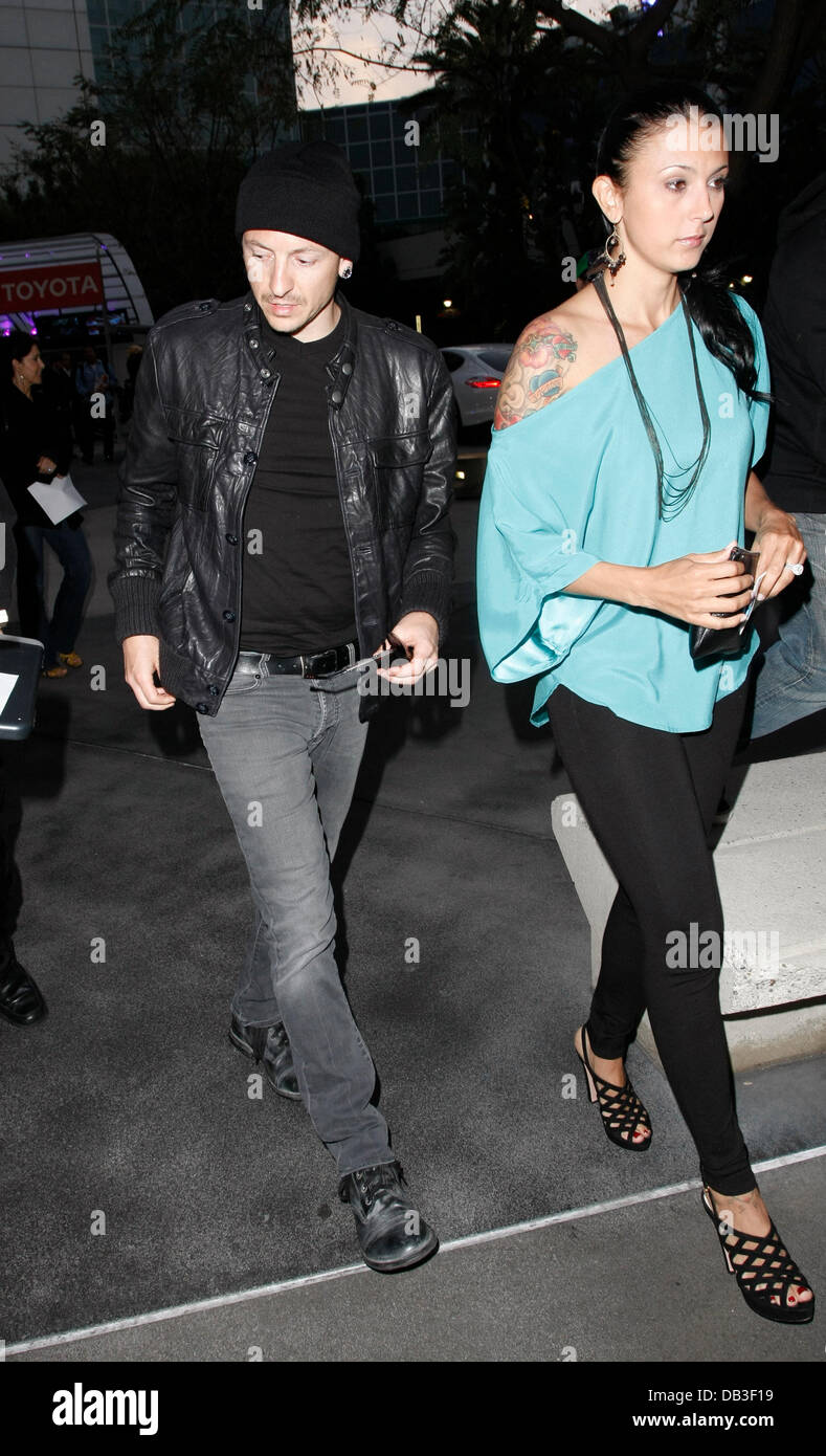 Chester Bennington Of Linkin Park And His Wife Talinda Celebrities 