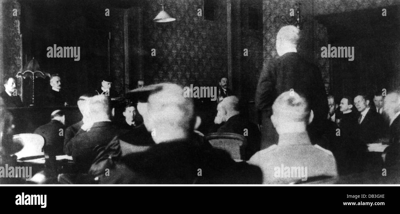 justice, lawsuits, Hitler Ludendorff Trial, People's Court, Munich, 26.2. - 1.4.1924, session in the reading room of the Central Infantry School, Blutenburgstrasse, judges, judge, high treason lawsuit, Erich Ludendorff, Adolf Hitler, suit, suit at law, lawsuits, suits, suits at law, court of justice, courts of justice, Beer Hall Putsch 1923, Hitler - Ludendorff - putsch, politics, policy, Germany, Bavaria, German Reich, Weimar Republic, 1920s, 20s, 20th century, historic, historical, men, man, male, people, Additional-Rights-Clearences-Not Available Stock Photo