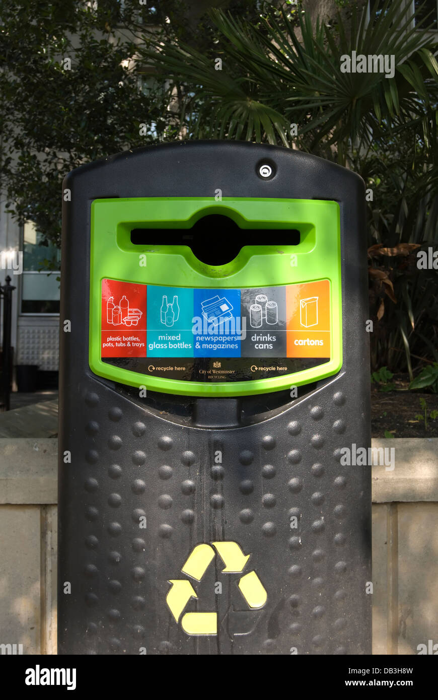 westminster council rubbish recycling bin, victoria embankment gardens