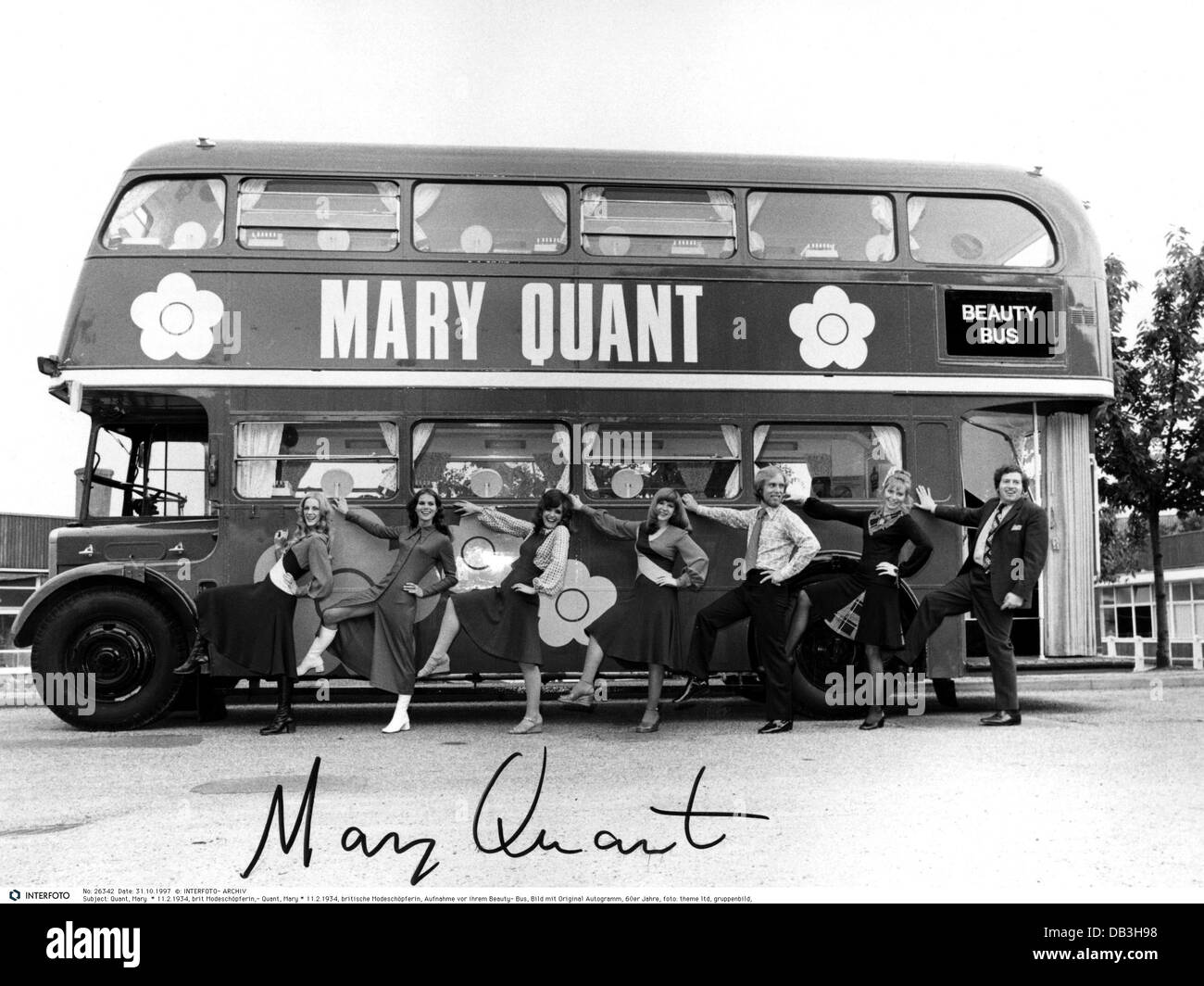 Quant, Mary, * 11.2.1934, British fashion designer, photograph of her Beauty Bus, 1960s, Stock Photo
