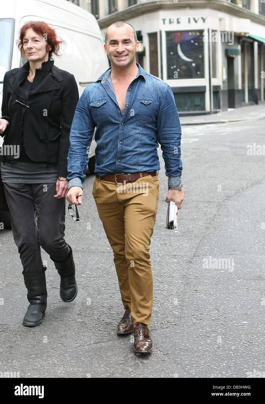 Louie Spence Celebrities Outside The Ivy Restaurant London England 14 04 11 Stock Photo Alamy