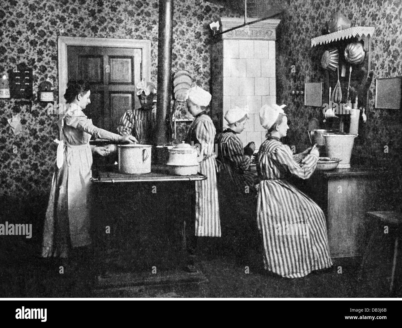 household, domestic science school, girls receiving a lesson in the kitchen of the housekeeping - and culinary school of the patriotic women's association, Berlin, from: 'Die Woche', Berlin, circa 1910, Additional-Rights-Clearences-Not Available Stock Photo