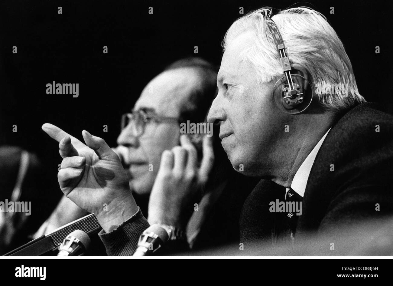 politics, conferences, summit USA - USSR, Geneva, Switzerland, 19./20.11.1985, Soviet spokesman during the press conference, 20.11.1985, cold war, 1980s, 80s, 20th century, historic, historical, people, Additional-Rights-Clearences-Not Available Stock Photo