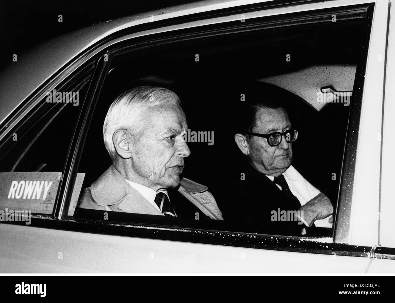 politics, conferences, summit USA - USSR, Geneva, Switzerland, 19./20.11.1985, member of the American delegation Paul Nitze and Edward Rowney in the car, 20.11.1985, conference, cold war, 1980s, 80s, 20th century, historic, historical, people, Additional-Rights-Clearences-Not Available Stock Photo