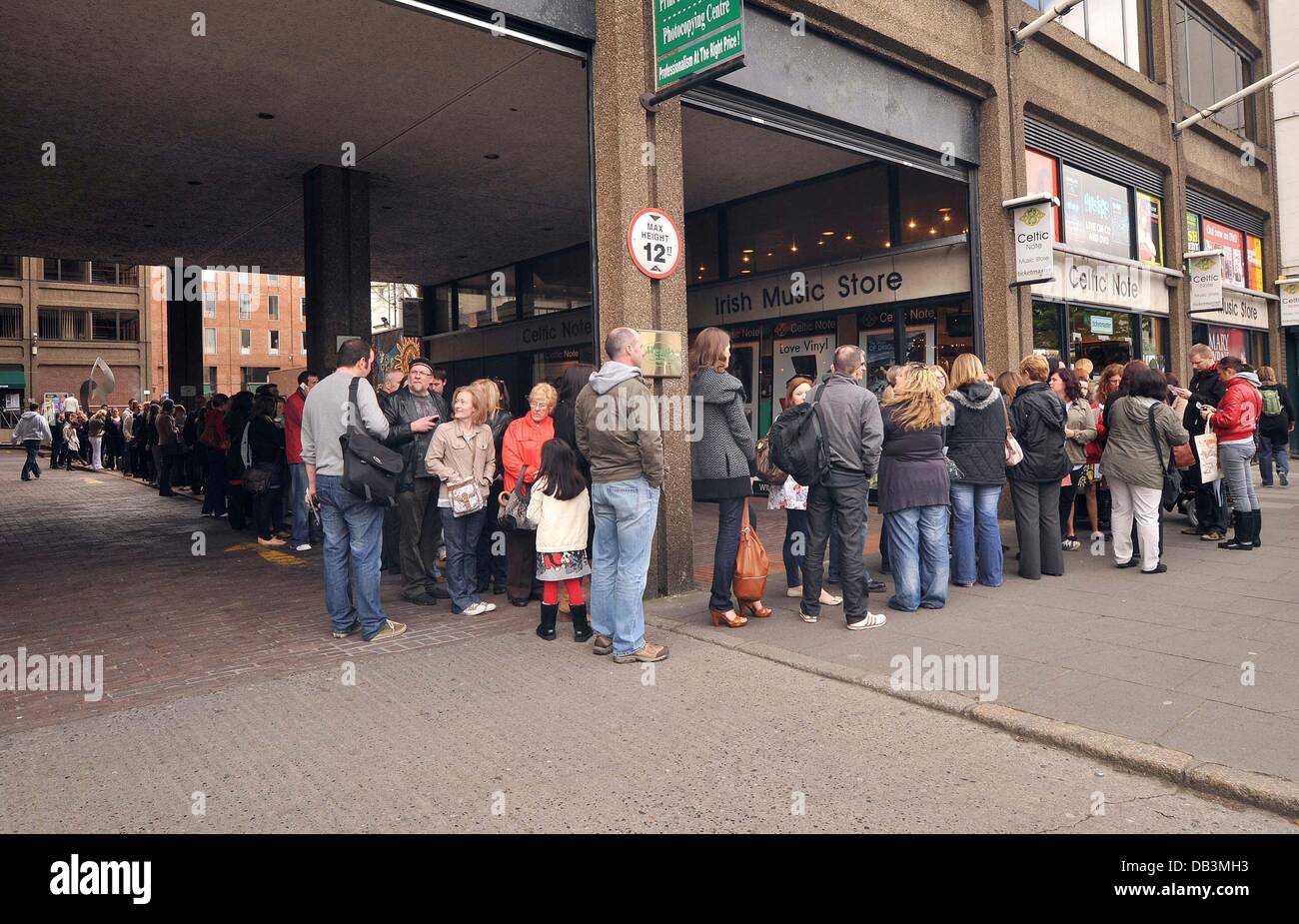 Josh Groban Illuminations High Resolution Stock Photography And Images Alamy