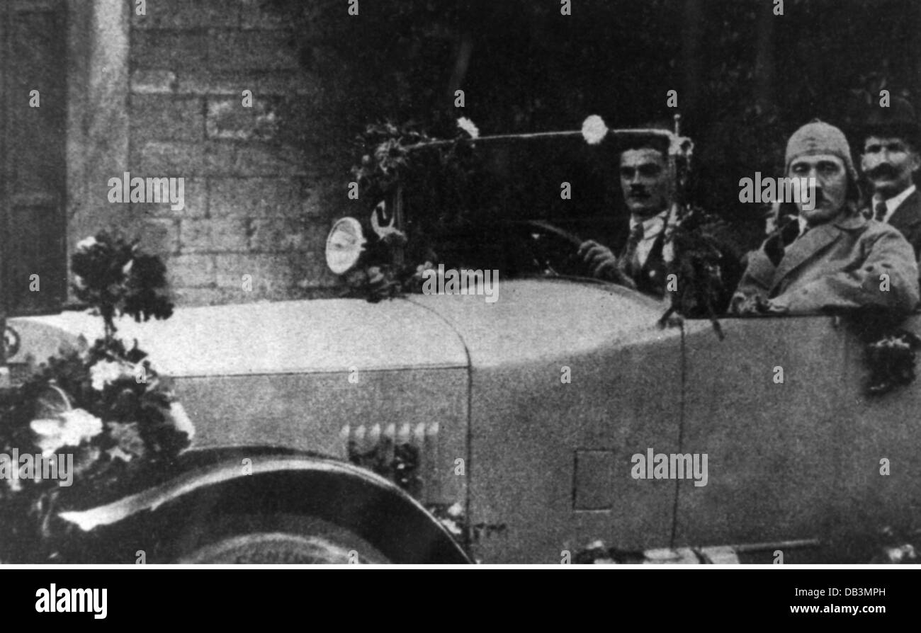 Hitler, Adolf, 20.04.1889 - 30.04.1945, German politician (NSDAP), with Ulrich Graf and chauffeur in a open car, Deutscher Tag (German Day) in Hof, Franconia, September 1923, Stock Photo