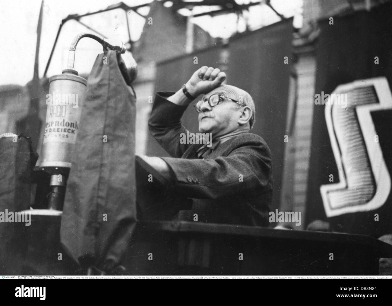 events, post war era, politics, rally of the Social Democratic party (SPD), Düsseldorf 11.9.1948 - 14.9.1948, Salomon Grumbach from the French Socialist Party speaking, 14.9.1948, speech, Northrhine-Westphalia, British zone of occupation, Germany, 20th century, historic, historical, Northrhine Westphalia, Dusseldorf, Duesseldorf, people, 1940s, Additional-Rights-Clearences-Not Available Stock Photo